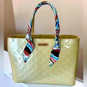 SOLD Louis Vuitton MM Champagne Beige Wilshire Tote Bag GUC with Twilly